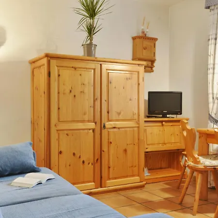 1 By Interhome Daire *